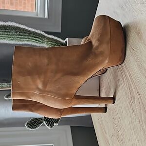 Gucci Kid Scamosciato LEILA Platform Ankle Bootie